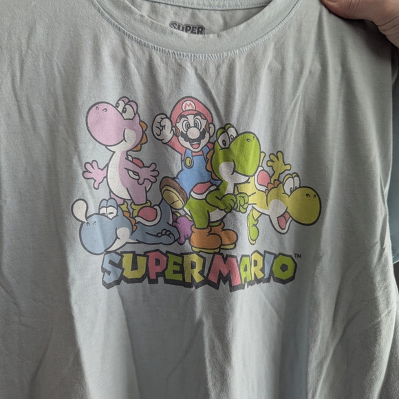 Super Mario women's light blue crewneck t-shirt size XL 21x14 X 25 - Picture 2 of 4